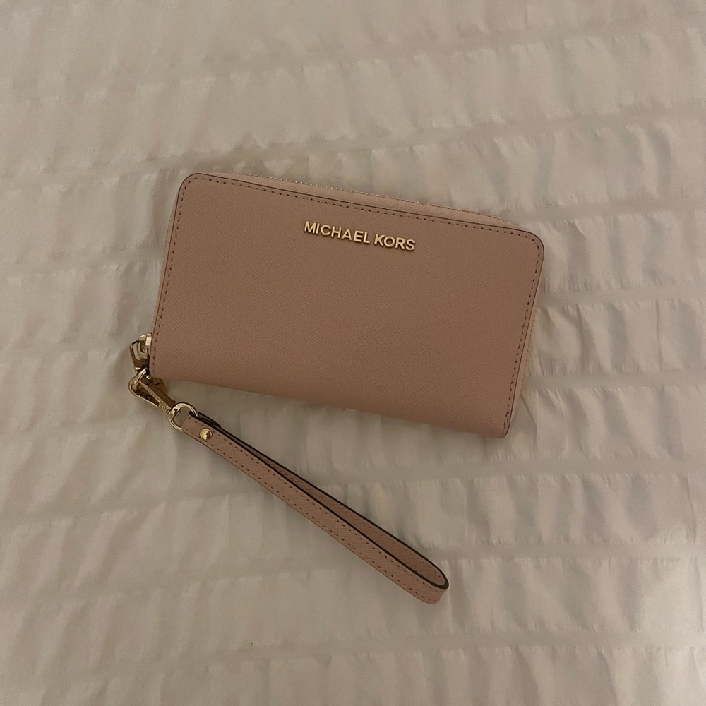 NWOT Michael Kors Blush Pink Large Smartphone Wristlet